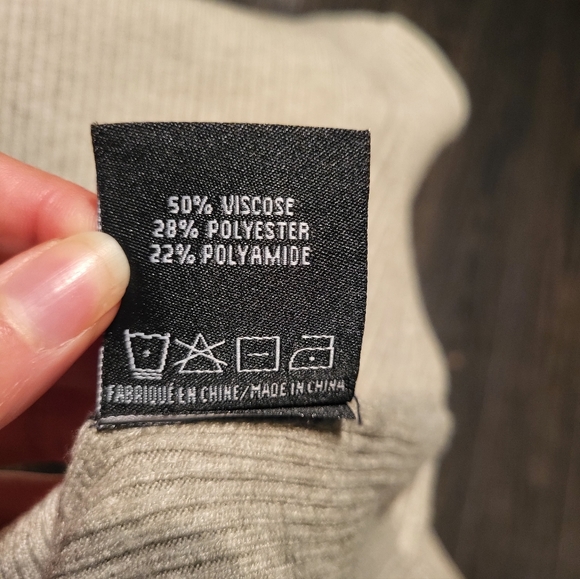 Lettuce trim neck rib-knit tee/ Tricot côtelé avec cou en frison - Picture 7 of 7